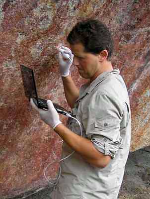 Jürgen Steiner measuring rock moisture